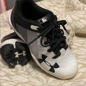 Under Armour Kids' Leadoff RM Baseball Cleats